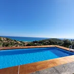 Con Piscina Panoramica Belvedere Mari Pintau Hébergement de vacances *