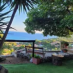 Con Piscina Panoramica Belvedere Mari Pintau Hébergement de vacances