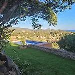 Hébergement de vacances Con Piscina Panoramica Belvedere Mari Pintau