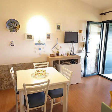 Con Piscina Panoramica Belvedere Mari Pintau Holiday home